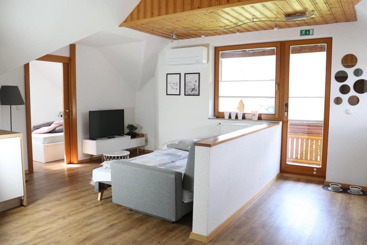 Lusht'N Apartma Zirovnica Exterior foto