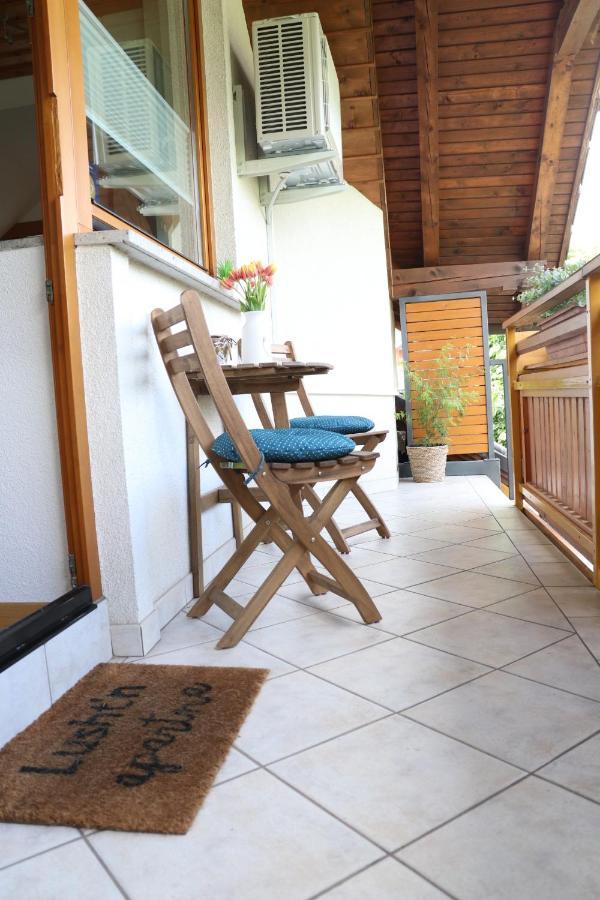 Lusht'N Apartma Zirovnica Exterior foto