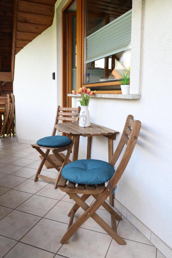 Lusht'N Apartma Zirovnica Exterior foto